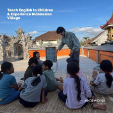 Mengajar Bahasa Inggris kepada Anak-anak & Menyelami Kehidupan Desa di Indonesia